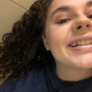 Meet your Posher, Kenzie